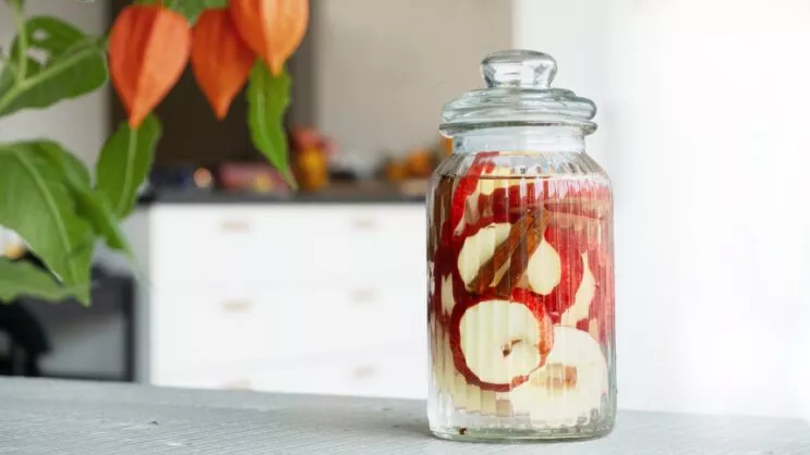 Recept: picklade vanilj- och kaneläpplen.