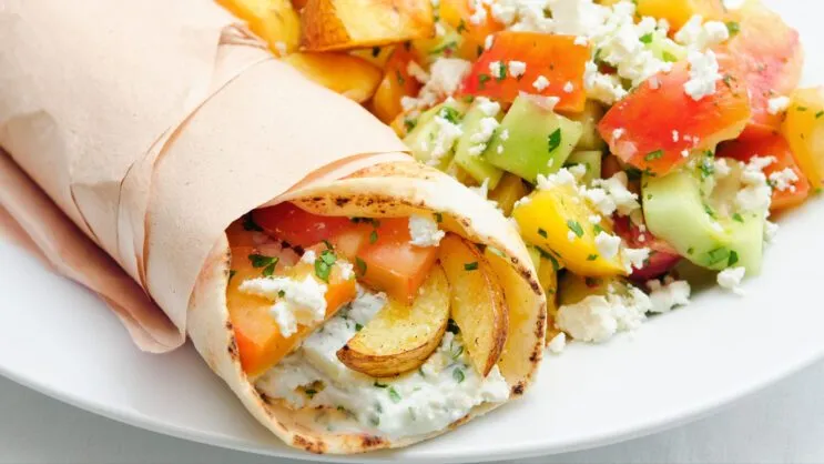 Vegowrap med stekt <br>dijonpotatis och fetaost.